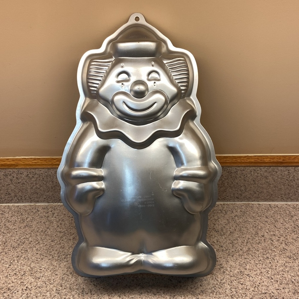 Vintage/Retired 1986 Wilton Circus Clown Aluminum Cake Pan Wilton 2105-9401
